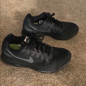Black Nike Women’s Tennis Shoes